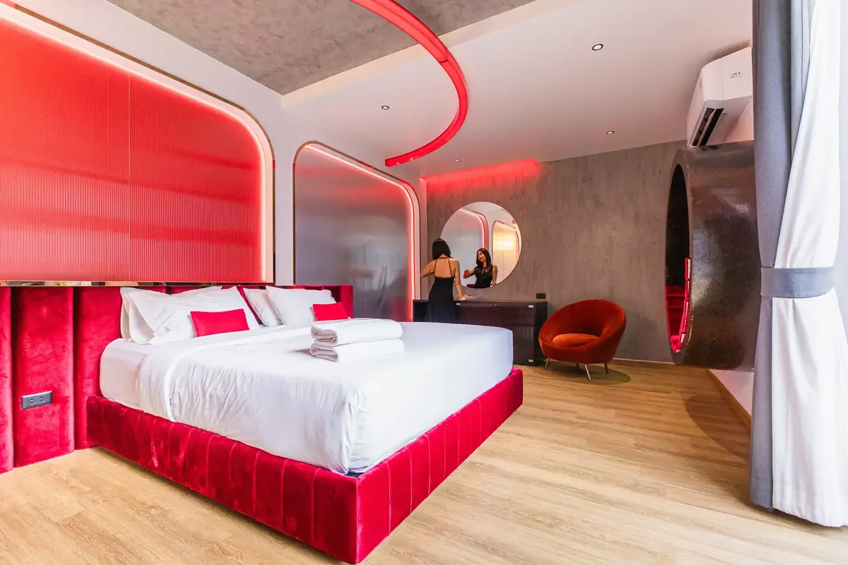 Manhattan suite with red velvet king bed